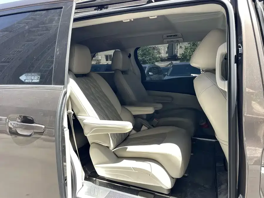 Buick GL8 2023 Land Business Class Comfort Edition 2023 — миниатюра 3