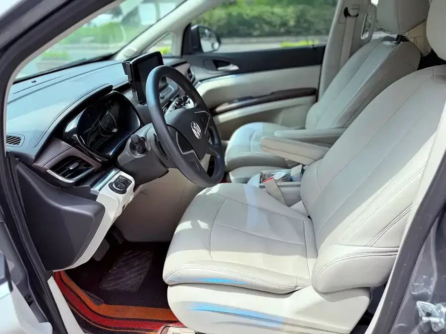 Buick GL8 2023 facelift land business class luxury model 2022 — миниатюра 3