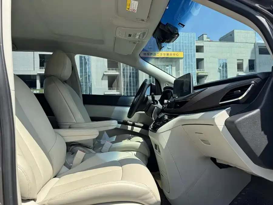 Buick GL8 2023 Land Business Class Smart Edition 2023 — миниатюра 3
