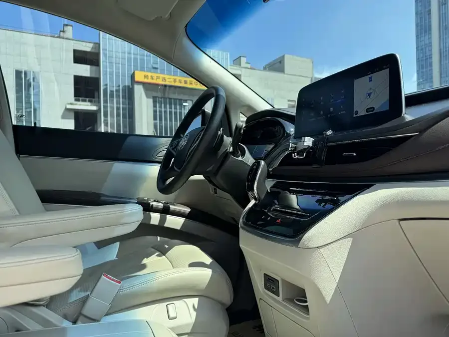 Buick GL8 2023 Land Business Class Smart Edition 2023 — миниатюра 4