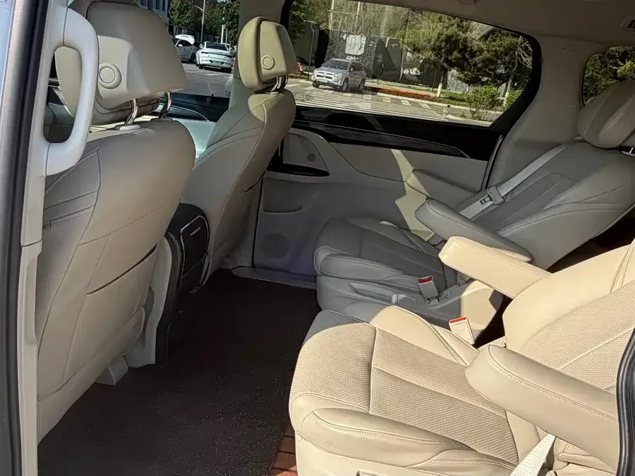 Buick GL8 2023 ES Lu Zun Comfort Edition 2024 — миниатюра 2