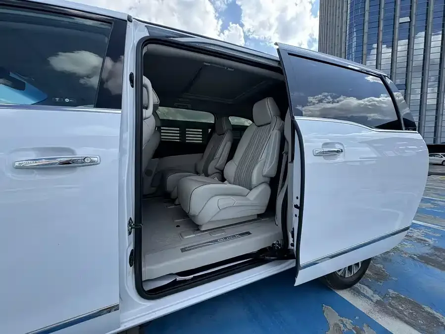 Buick GL8 2022 Land Business Class 652T Premium Edition 2023 — миниатюра 3