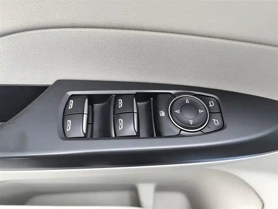 Buick GL8 2023 ES Lu Zun Comfort Edition 2023 — миниатюра 3