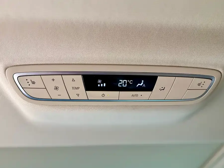 Buick GL8 2022 ES Lu Zun 653T Exclusive model 2022 — миниатюра 3