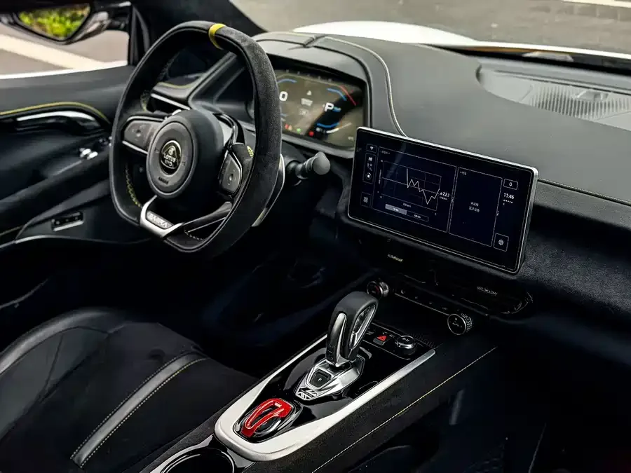 Lotus EMIRA EMIRA 2021 2.0T DCT First Edition 2025 — миниатюра 4