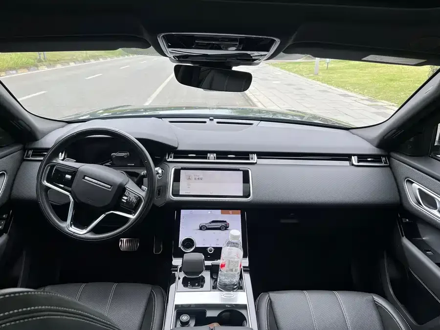 Land Rover Range Rover Velar Range Rover Velar 2022 250PS Glitter Gold Collectors Edition 2022 — миниатюра 4