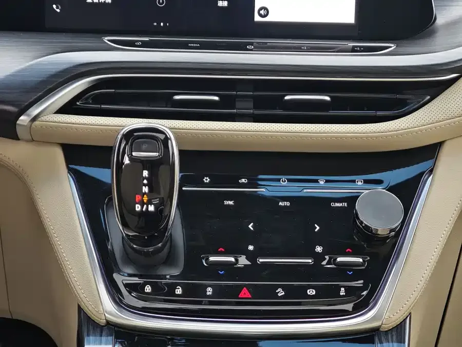 Buick GL8 2022 ES Lu Zun 653T Luxury Edition 2022 — миниатюра 3