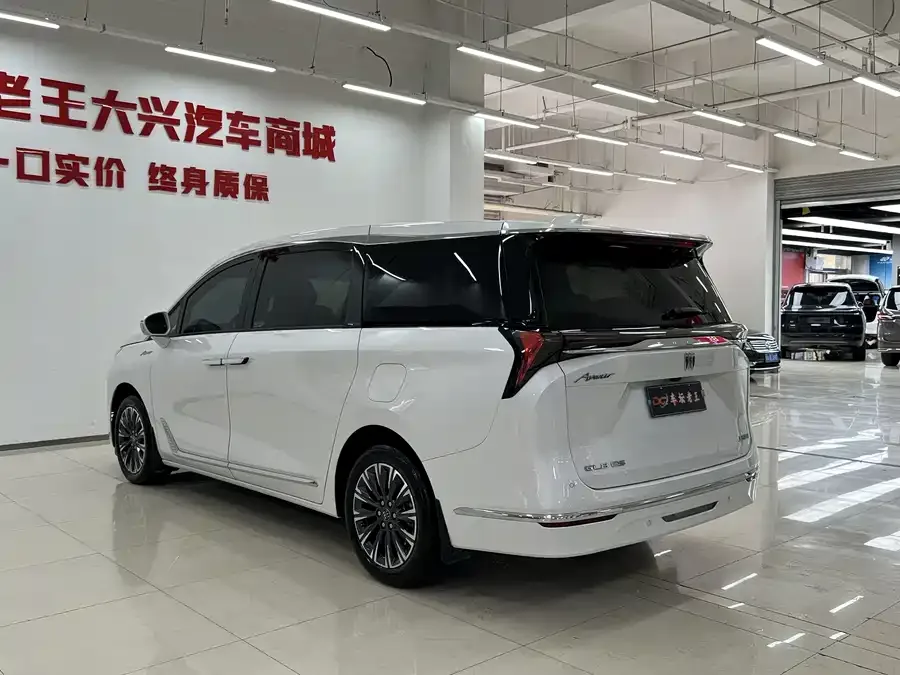 Buick GL8 2025 Lu Zun Zhixiang Edition 2024 — миниатюра 3