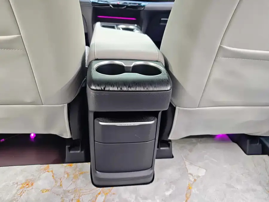 Buick GL8 2025 Land Rover Premium Edition 2025 — миниатюра 3