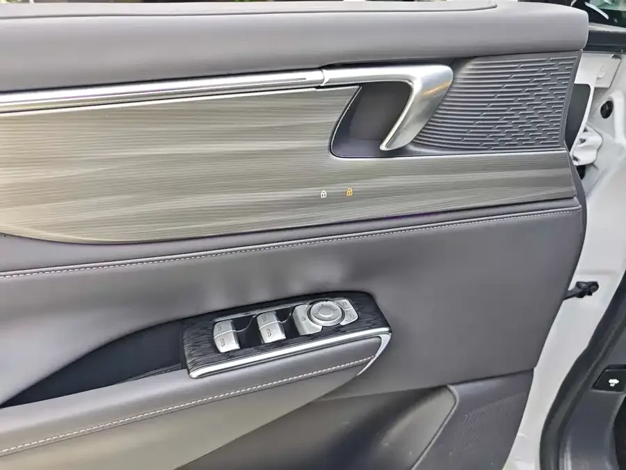 Buick GL8 2025 Land Rover Premium Edition 2025 — миниатюра 4