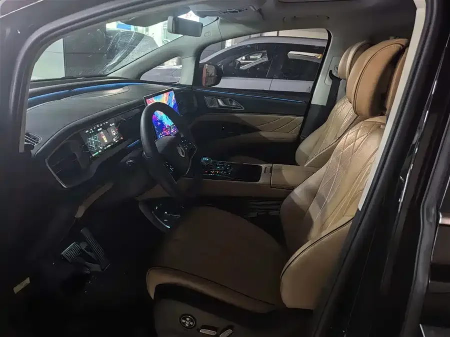 BYD D9 DENZA D9 2024 DM-i 980 4WD Premium Edition 2024 — миниатюра 5