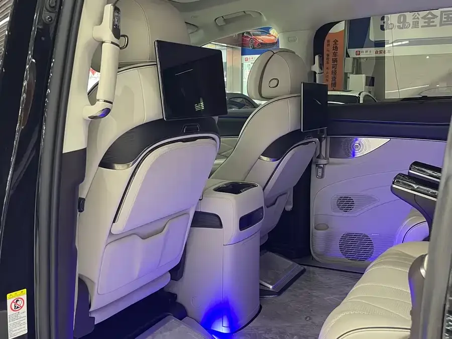 BYD D9 DENZA D9 2024 DM-i 980 4WD Premium Edition 2024 — миниатюра 3