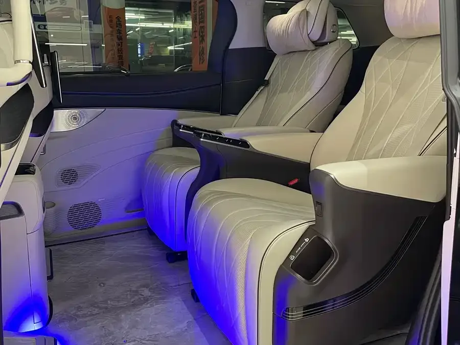 BYD D9 DENZA D9 2024 DM-i 980 4WD Premium Edition 2024 — миниатюра 5