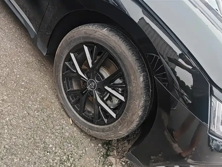 BYD Second-hand Han 2024 DM-i Honor Edition 121KM Premium Edition 2024 — миниатюра 2