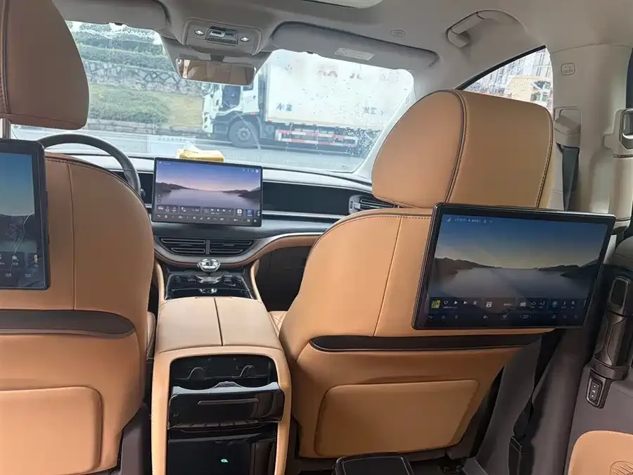 BYD D9 DENZA D9 2022 DM-i 970 4WD Premium Edition 2023 — миниатюра 3