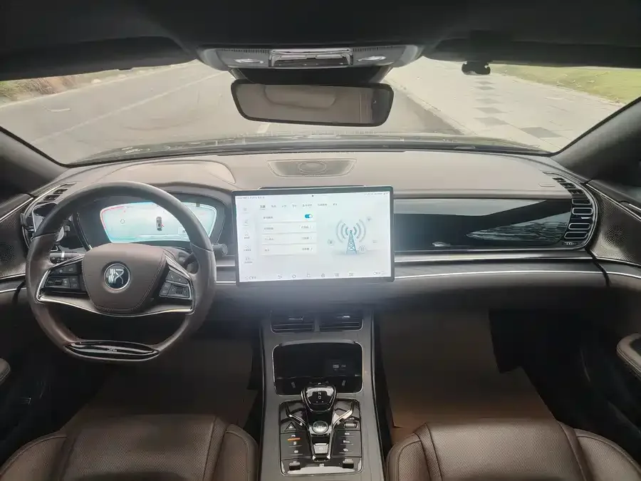 BYD Second-hand Han 2023 DM-i Champion Edition 121KM Premium Edition 2023 — миниатюра 2
