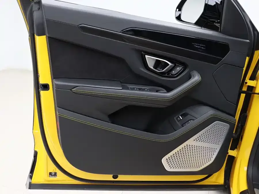 Lamborghini Urus Urus 2021 4.0T V8 2022 — миниатюра 2