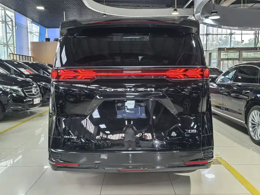 BYD D9 BYD D9 2022 DM-i 970 4WD Flagship Model 2023 — миниатюра 2