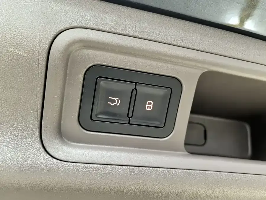 BYD D9 BYD D9 2022 DM-i 970 4WD Flagship Model 2023 — миниатюра 3