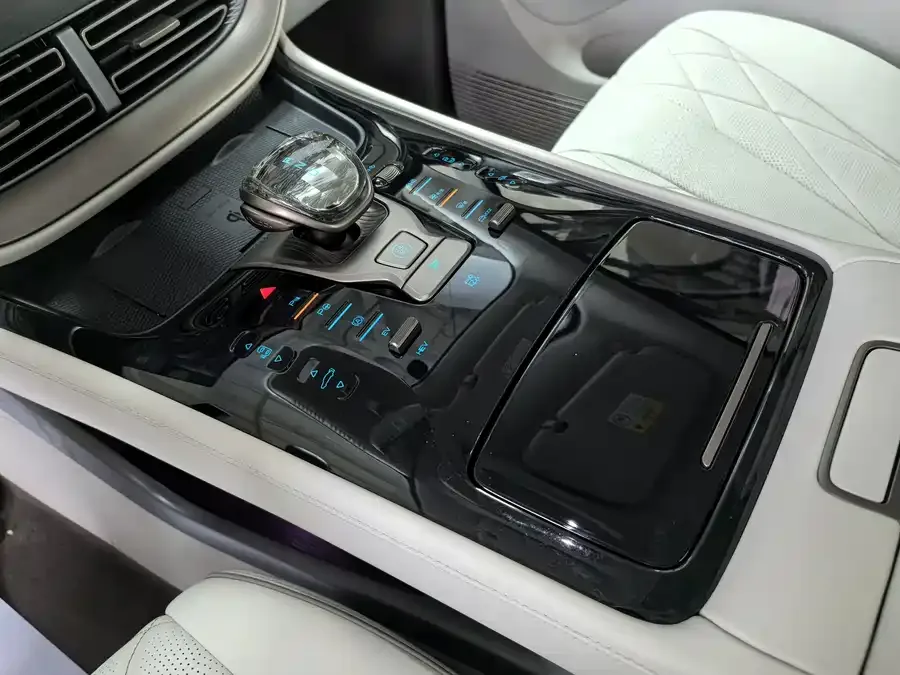 BYD D9 BYD D9 2022 DM-i 970 4WD Flagship Model 2023 — миниатюра 4