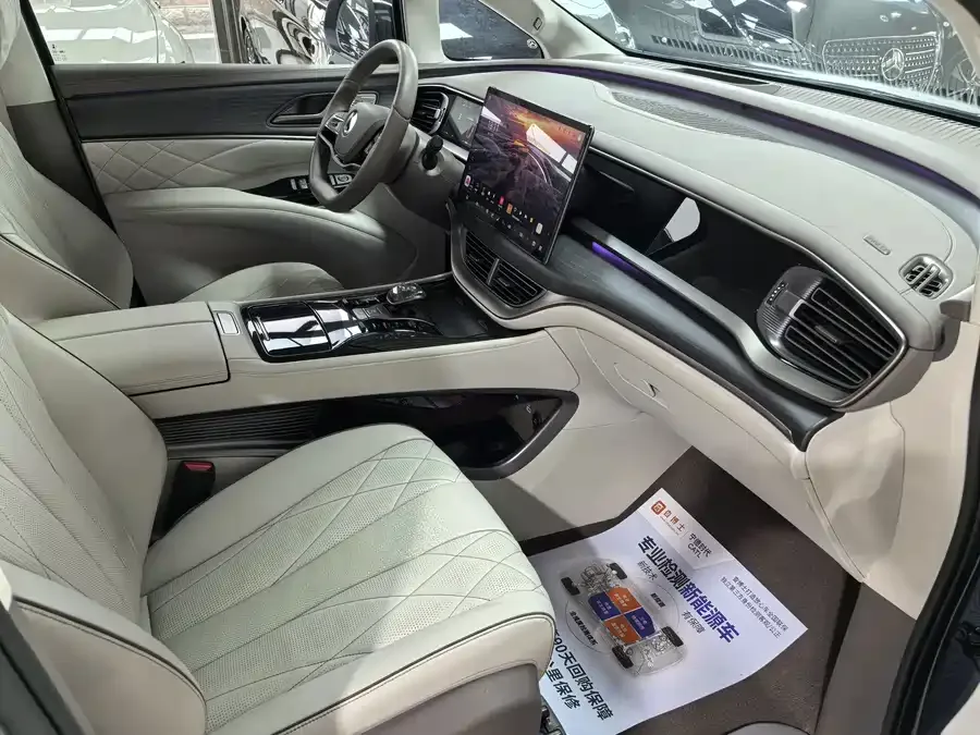 BYD D9 BYD D9 2022 DM-i 970 4WD Flagship Model 2023 — миниатюра 5