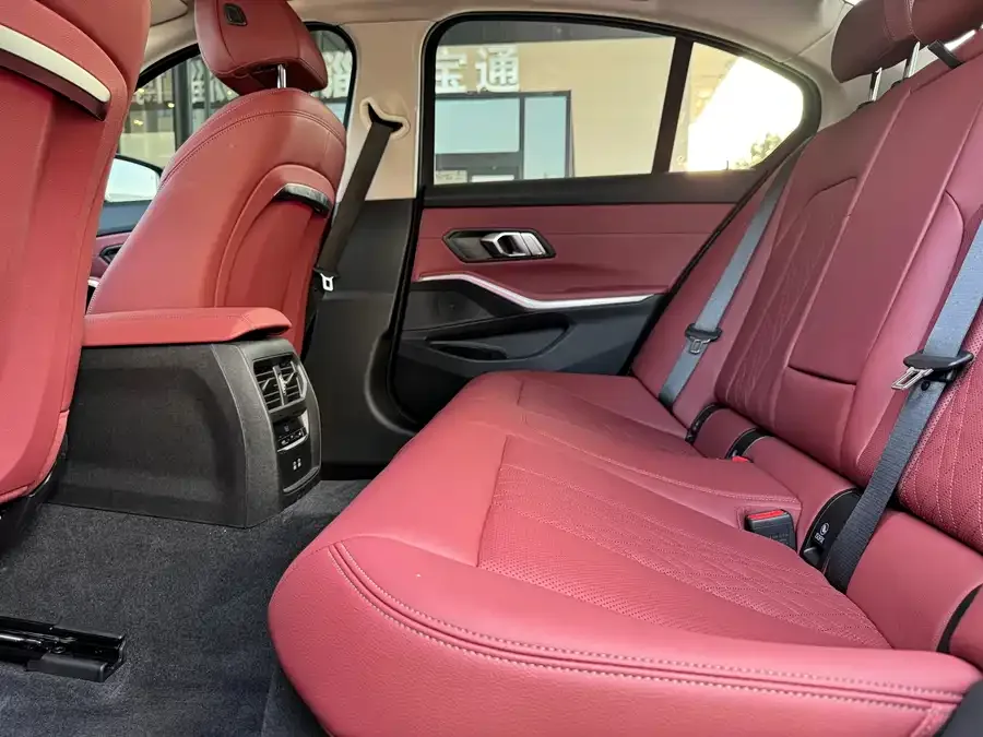 BMW 3 Series 2026 BMW 3 Series 325i M Sport Package 2026 — миниатюра 3