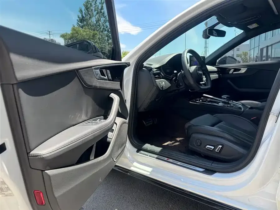 Audi a4 l 2024 40 TFSI luxury and dynamic model 2024 — миниатюра 2