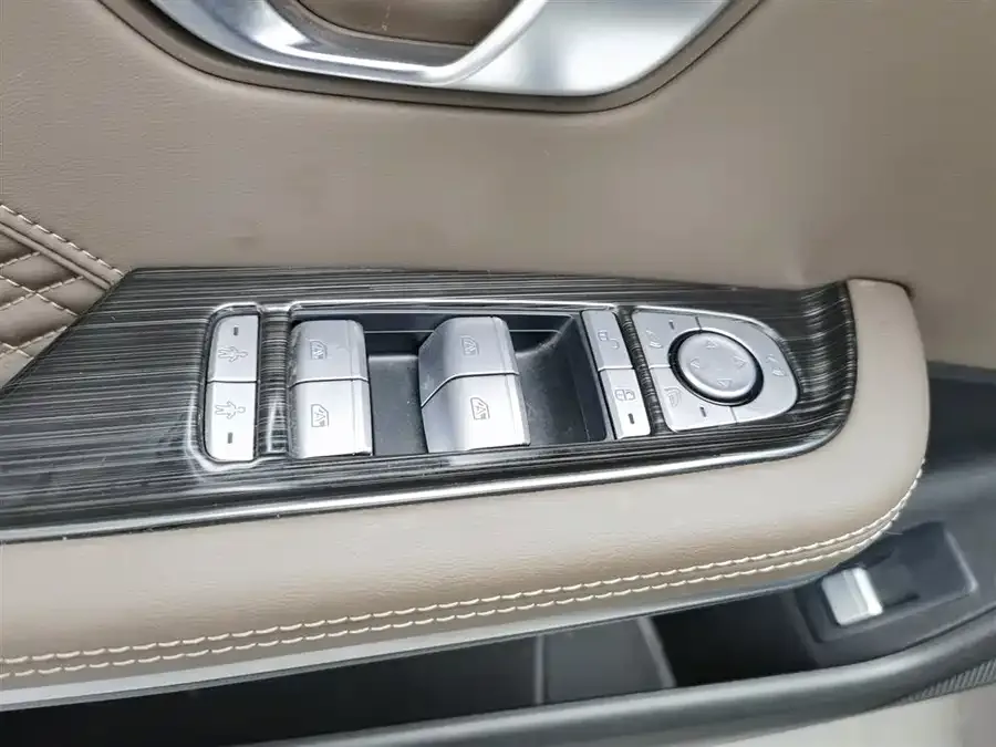 BYD Second-hand Han 2024 DM-i Honor Edition 121KM Premium Edition 2024 — миниатюра 3