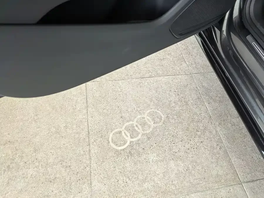 Audi a4 l 2025 2 million units Enjoyable Edition 40 TFSI Luxury Dynamic Edition 2025 — миниатюра 5