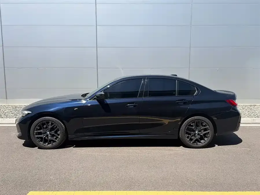 BMW 3 Series BMW 3 Series 2025 330i M Sport Night Edition 2025 — миниатюра 2