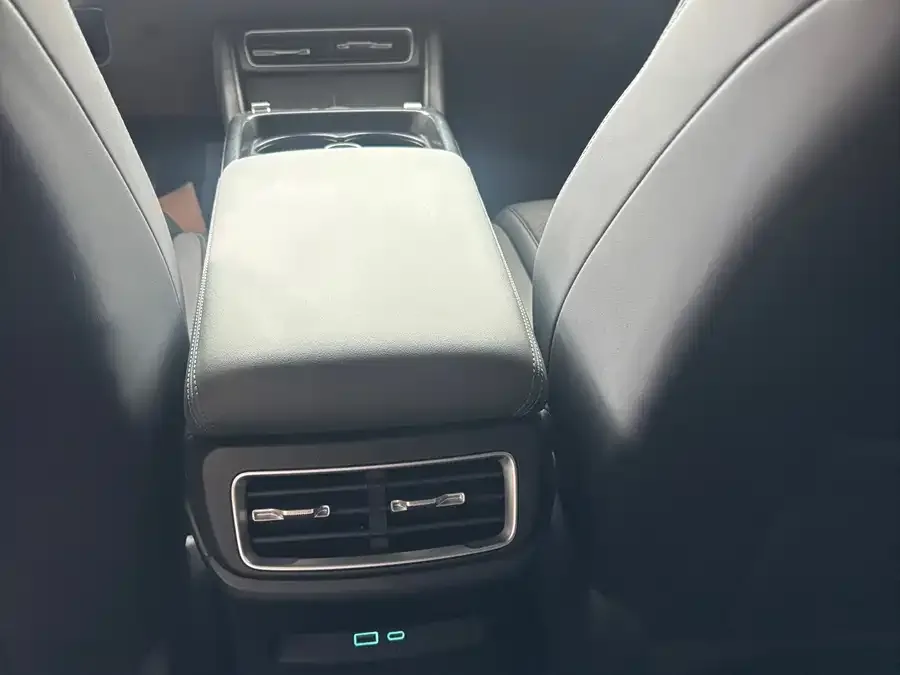 BYD Qin L Qin L 2026 DM-i 210KM Cloud Carriage Edition 2026 — миниатюра 4