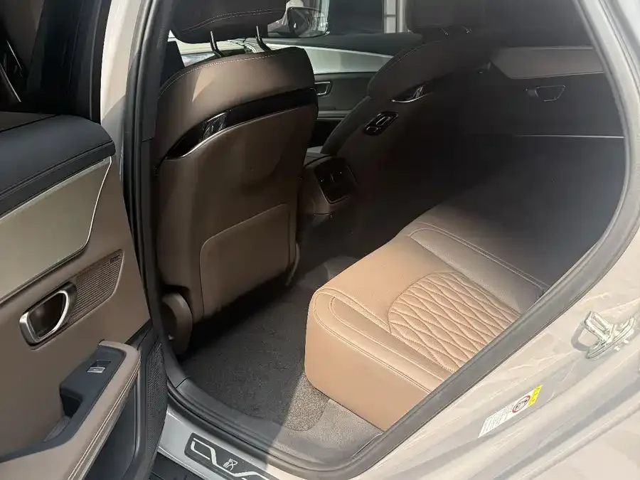 BYD Second-hand Han 2025 DM-i 125KM Premium Edition 2024 — миниатюра 3