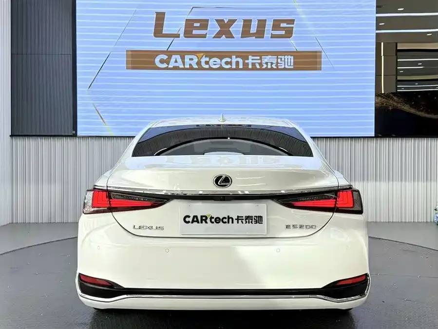Lexus ES 2023 200 Excellence Edition 2024 — миниатюра 2