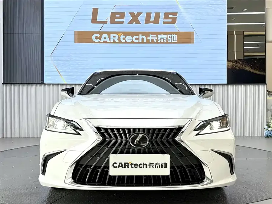 Lexus ES 2024