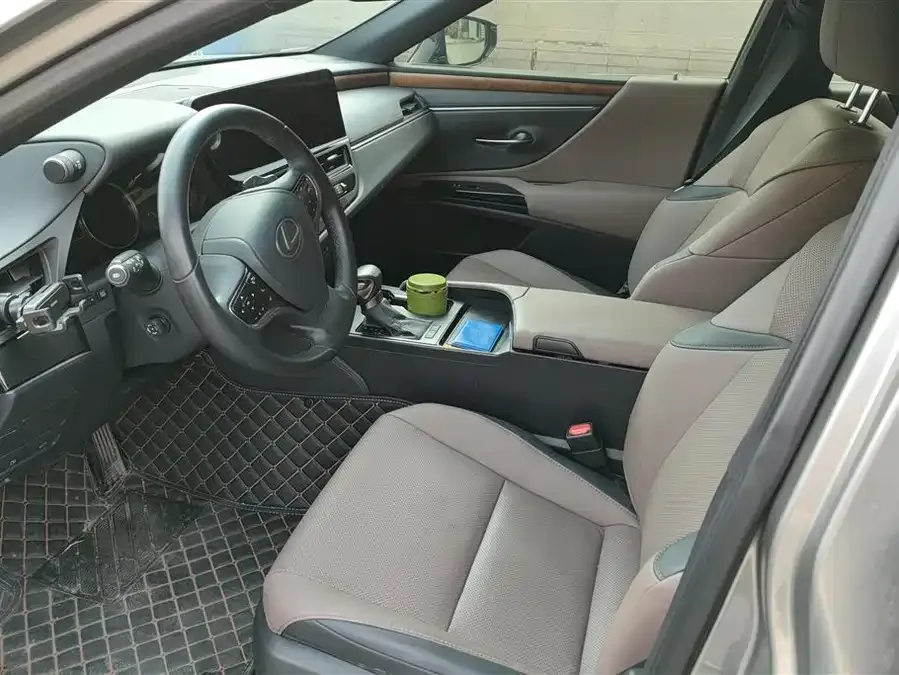 Lexus ES 2024 200 Premium Edition 2024 — миниатюра 3