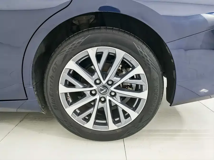 Lexus ES 2021 200 Excellence Edition 2022 — миниатюра 3