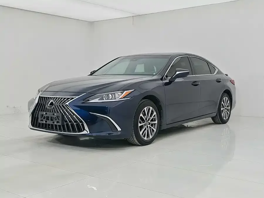 Lexus ES 2022