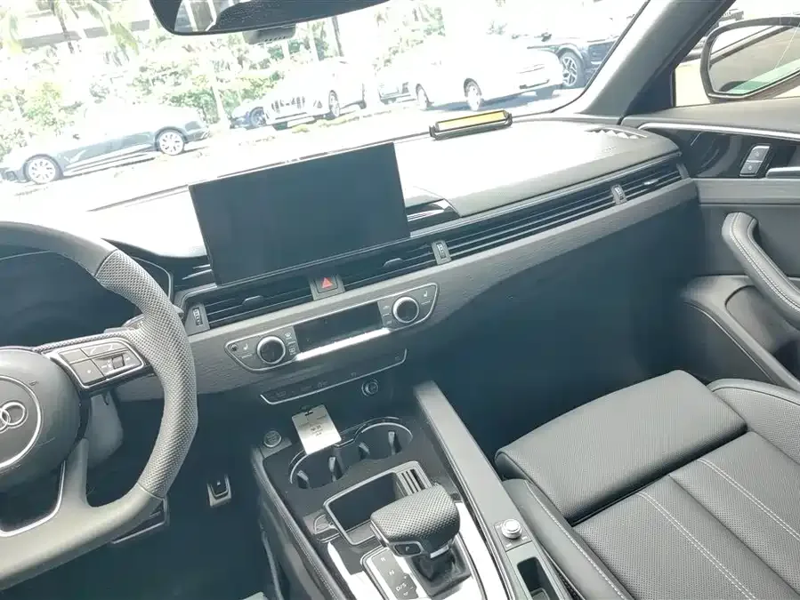 Audi a4 l 2025 2 million units Enjoyable Edition 40 TFSI Luxury Dynamic Edition 2025 — миниатюра 4
