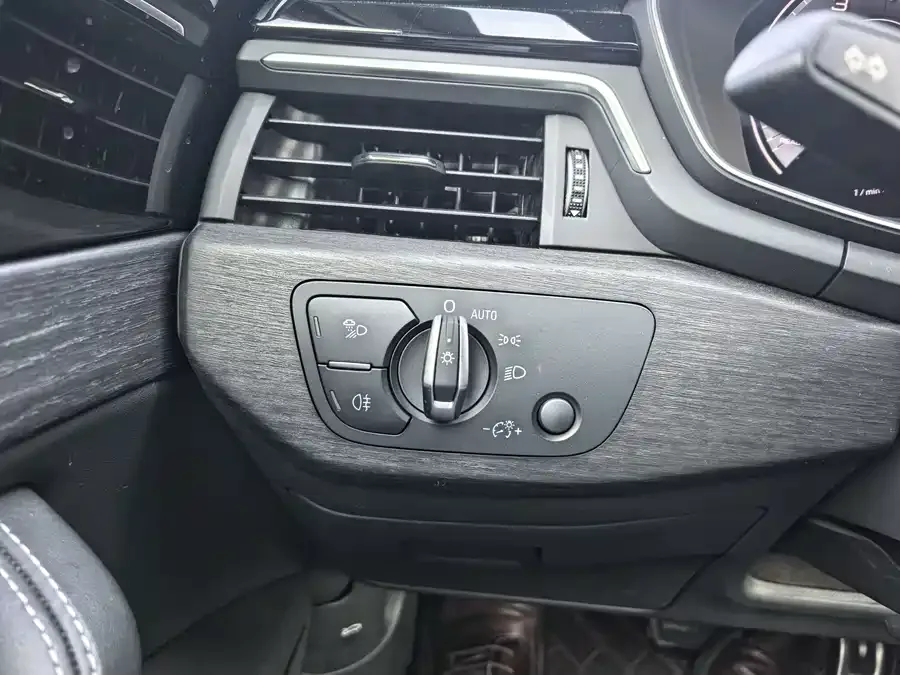 Audi a4 l 2024 40 TFSI luxury and dynamic model 2024 — миниатюра 2