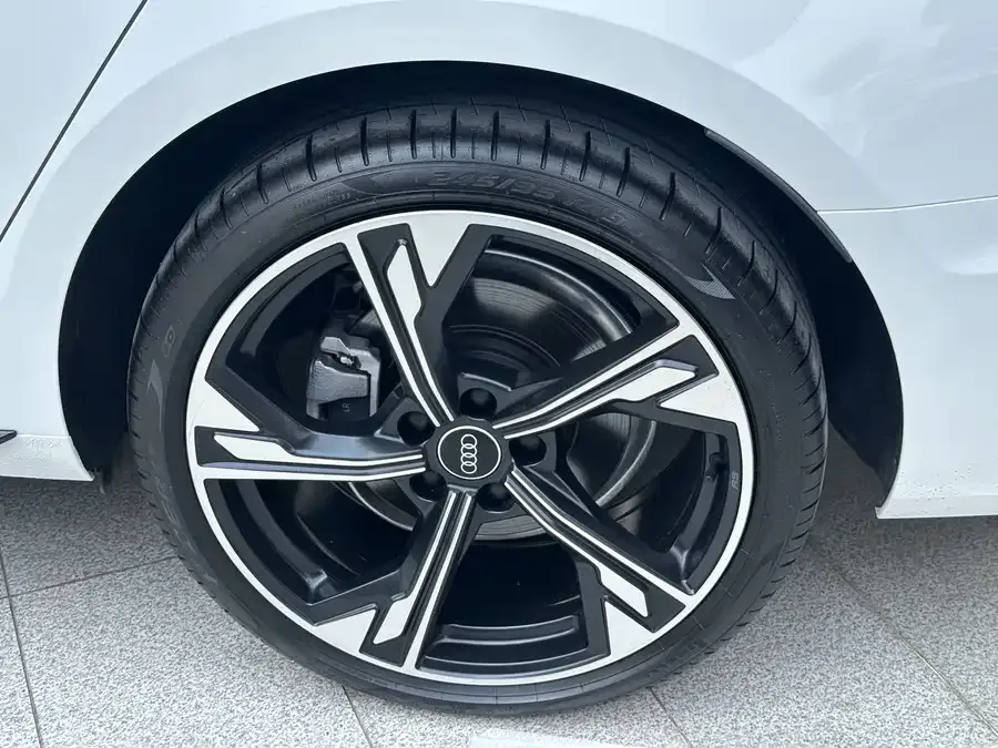 Audi a4 l 2024 40 TFSI Luxury Dynamic Edition (Starry Night Edition) 2025 — миниатюра 5