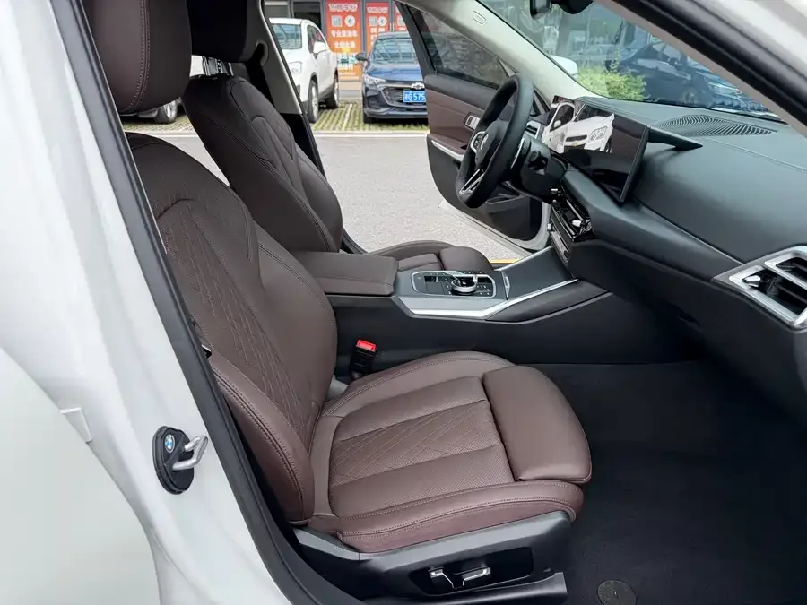 BMW 3 Series BMW 3 Series 2025 325i M Sport Package 2025 — миниатюра 4