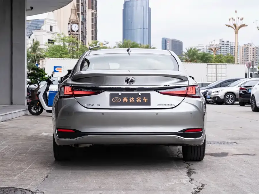 Lexus ES 2022 300h Premium Edition 2023 — миниатюра 2