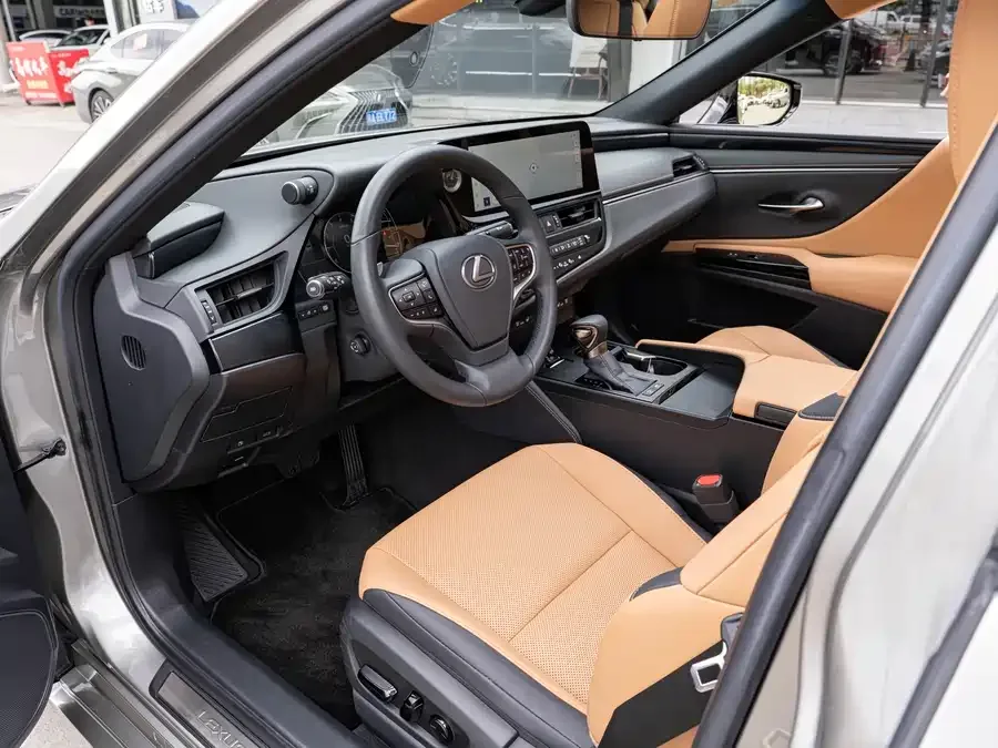 Lexus ES 2022 300h Premium Edition 2023 — миниатюра 3