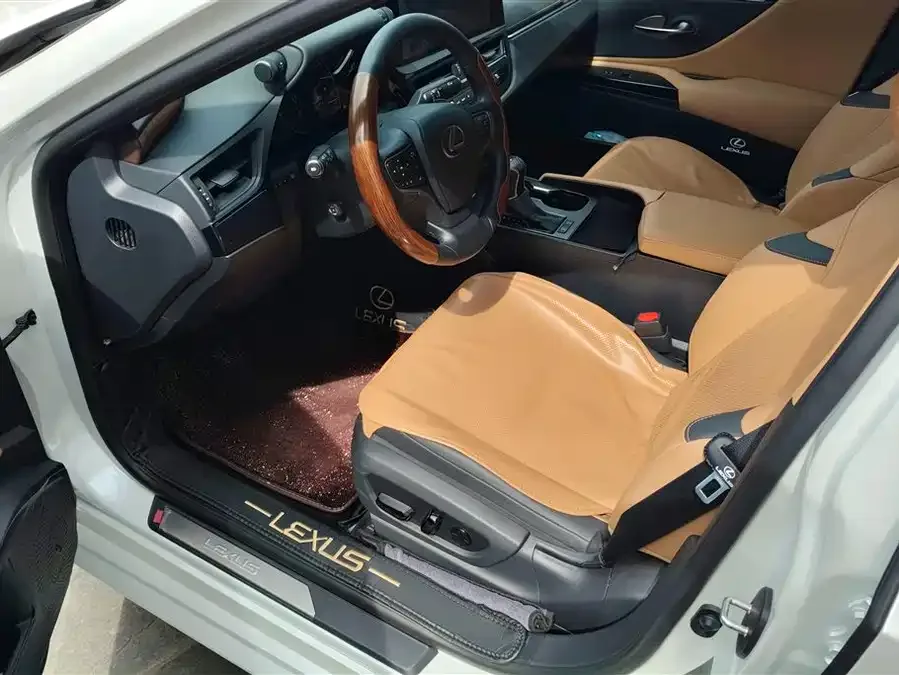 Lexus ES 2024 200 Premium Edition 2024 — миниатюра 3