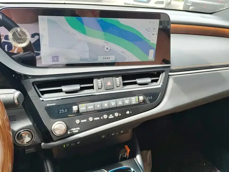 Lexus ES 2024 200 Premium Edition 2024 — миниатюра 4