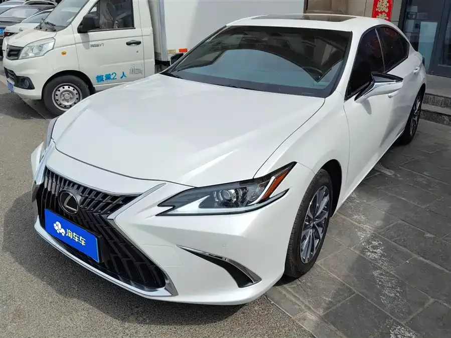 Lexus ES 2024