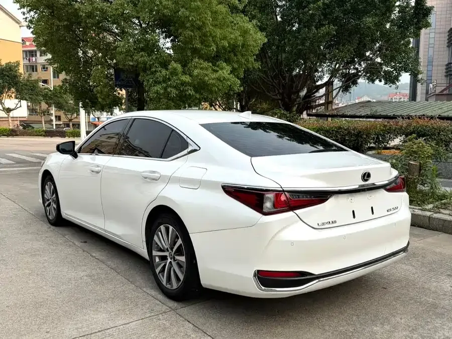 Lexus ES 2021 200 Excellence Edition 2022 — миниатюра 3