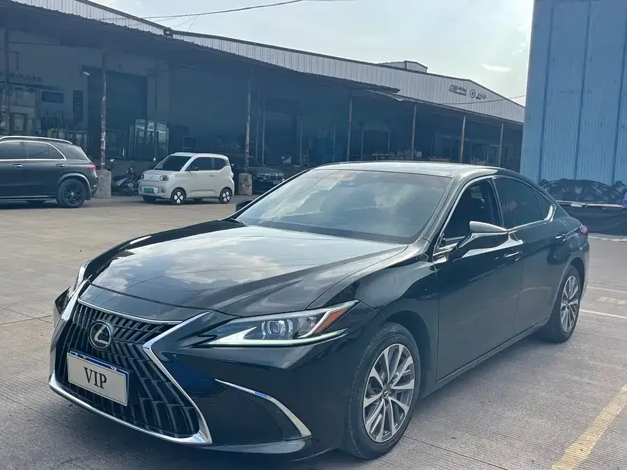 Lexus ES 2023