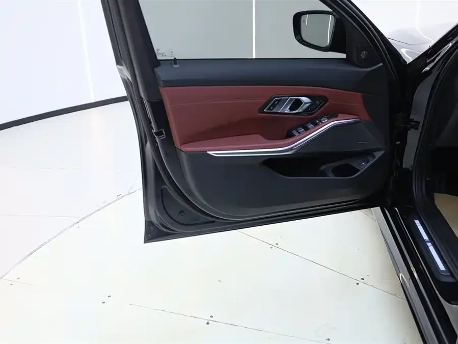 BMW 3 Series BMW 3 Series 2025 330Li M Sport Night Edition 2025 — миниатюра 4