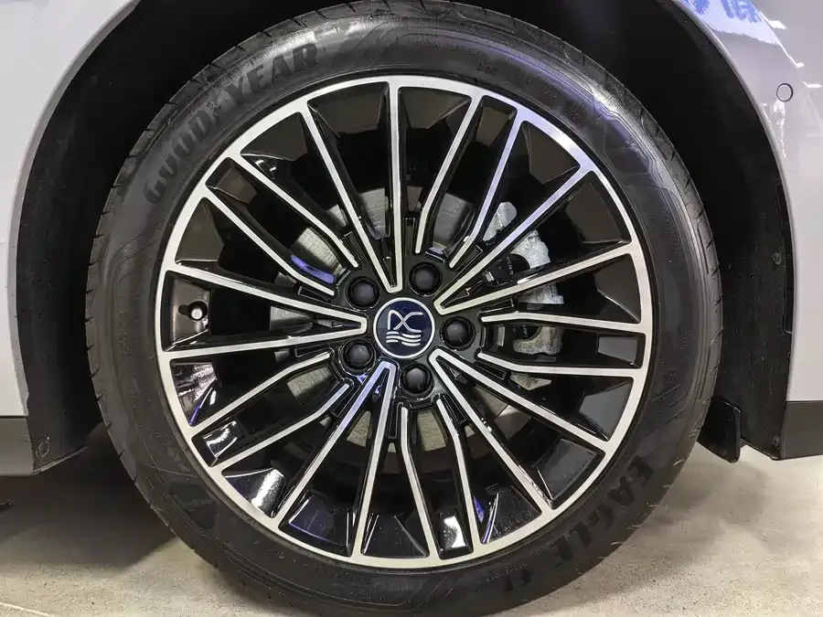 BYD Second-hand Han 2025 DM-i Intelligent Driving Edition 125KM LiDAR Flagship Model 2025 — миниатюра 4
